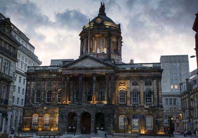 1024px-Liverpool_Townhall_(7684898060)